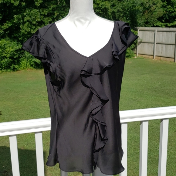 Sunny Leigh Tops - 3🚨/$25 Flowing ruffled light weight top